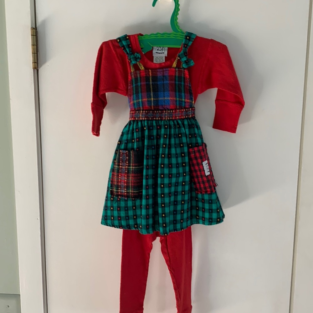 NWOT Girls plaid jumper with leggings and tshirt included. Size small